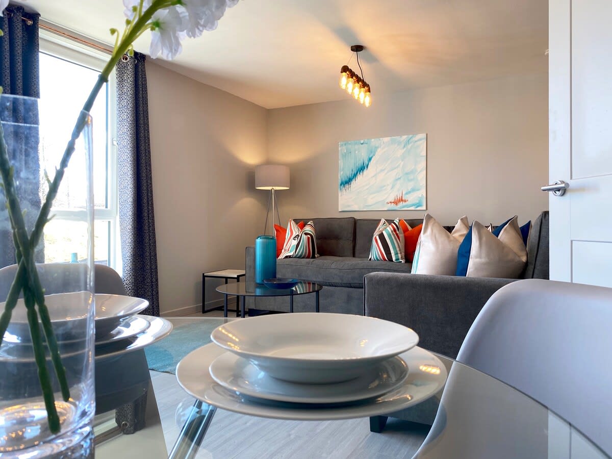 Stylish Glasgow Apartment with Parking in 69 Clarence Gardens G11 7JW - Property image 10 - VivreStays