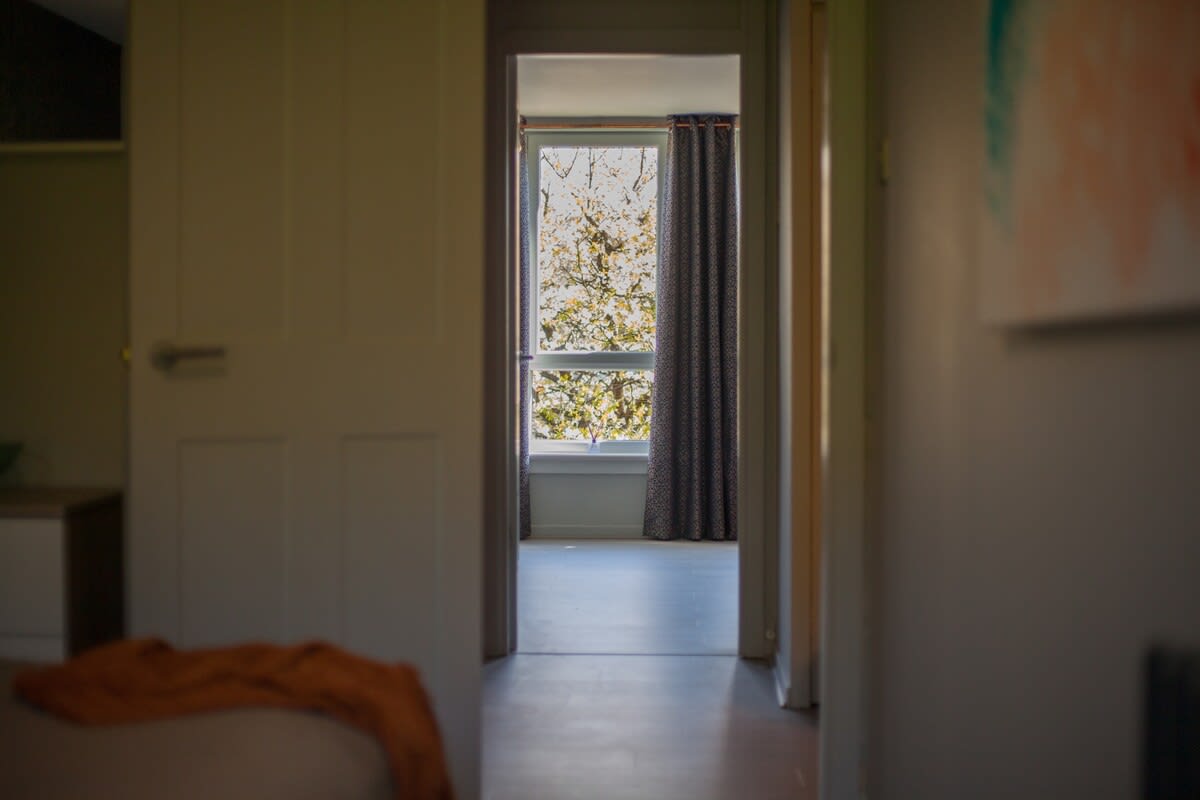 Stylish Glasgow Apartment with Parking in 69 Clarence Gardens G11 7JW - Property image 25 - VivreStays