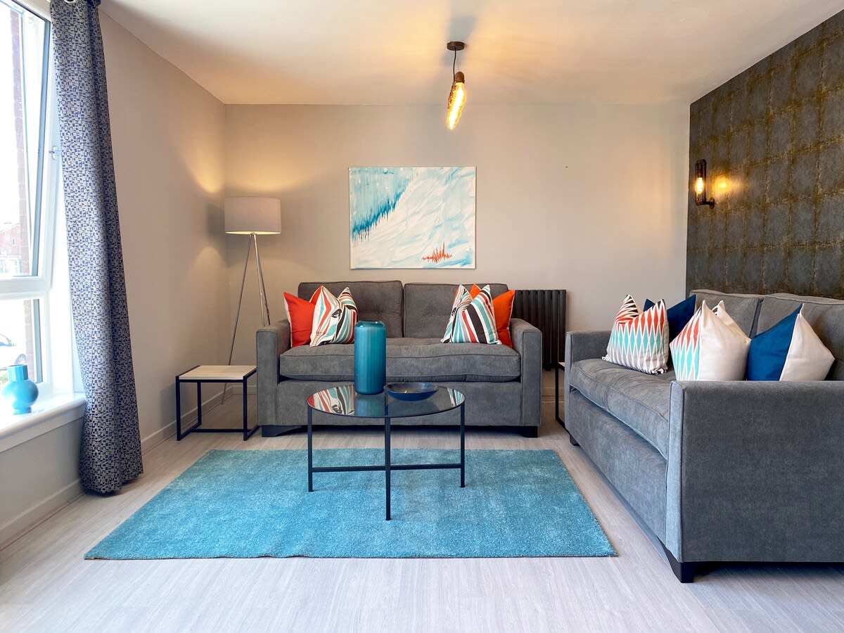 Stylish Glasgow Apartment with Parking in 69 Clarence Gardens G11 7JW - Property image 14 - VivreStays