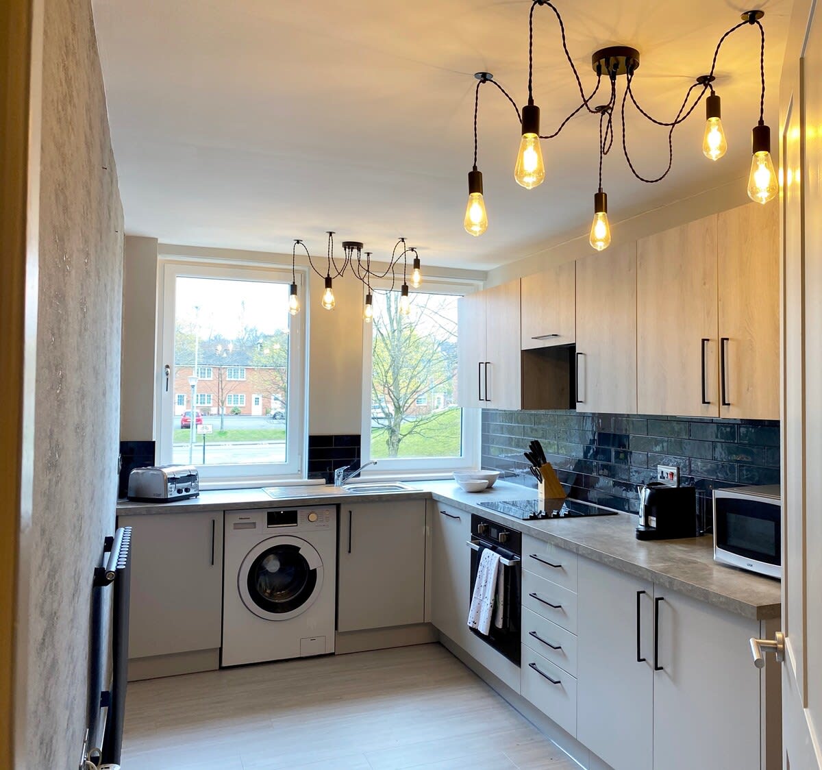 Stylish Glasgow Apartment with Parking in 69 Clarence Gardens G11 7JW - Property image 18 - VivreStays