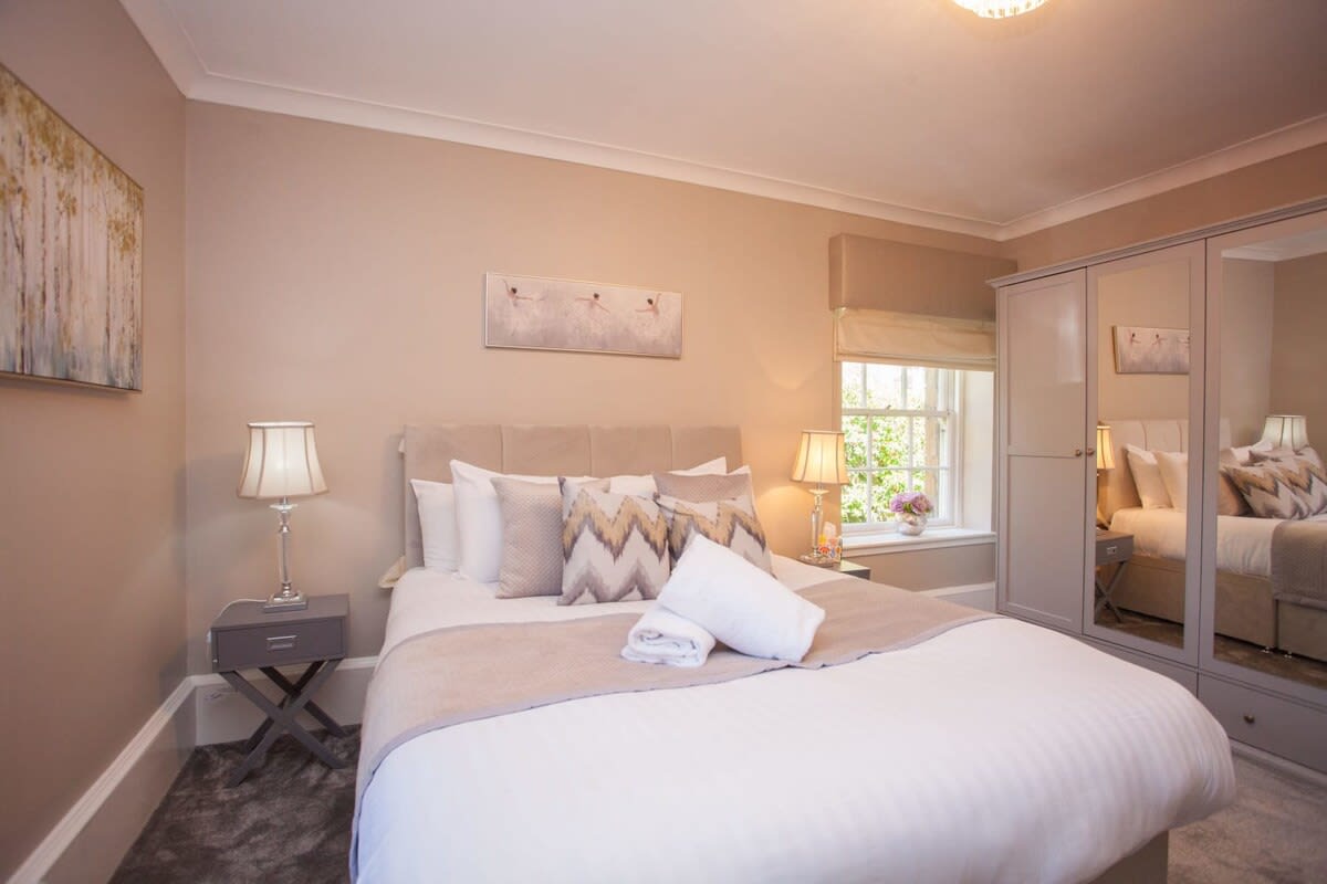 Charming 3-Bedroom Retreat in Glasgow West End in Hillhead Street 10 G12 - Property image 15 - VivreStays