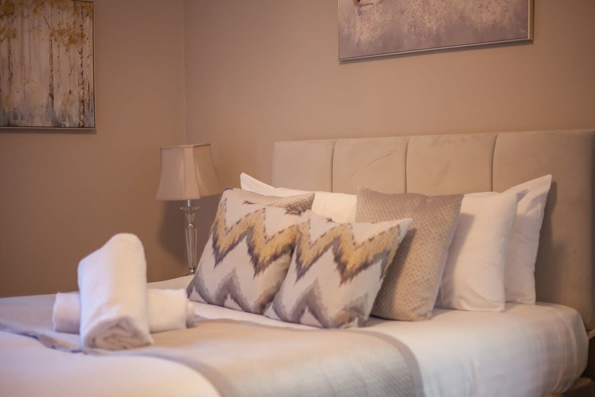 Charming 3-Bedroom Retreat in Glasgow West End in Hillhead Street 10 G12 - Property image 18 - VivreStays