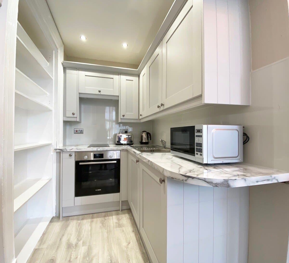 Luxurious Studio in Glasgow's West End in 28 Buckingham Terrace G12 - Property image 14 - VivreStays
