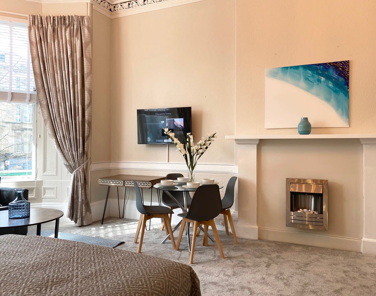 Luxurious Studio in Glasgow's West End in 28 Buckingham Terrace G12 - Property image 5 - VivreStays