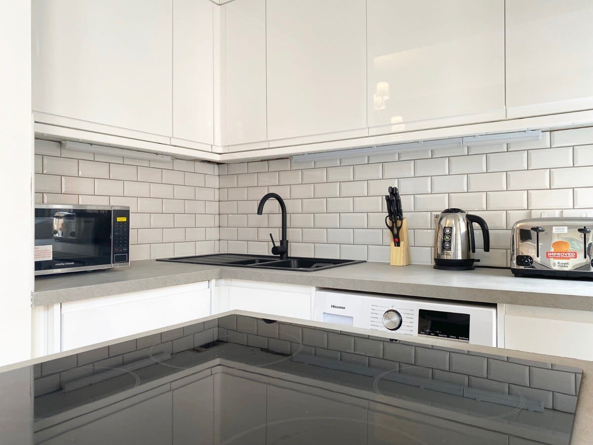 View Renovated West End Flat in Glasgow in Byres Road 18 G11 5JY Renovated West End Flat in Glasgow in Byres Road 18 G11 5JY - Property image 9 - VivreStays