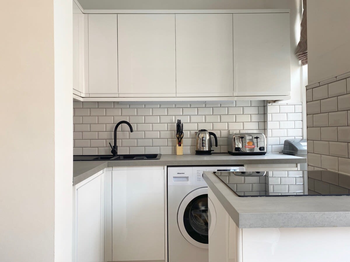 View Renovated West End Flat in Glasgow in Byres Road 18 G11 5JY Renovated West End Flat in Glasgow in Byres Road 18 G11 5JY - Property image 8 - VivreStays