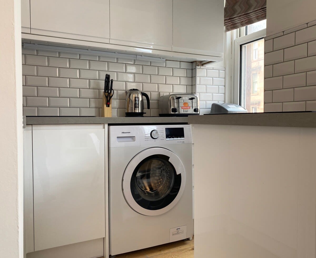 View Renovated West End Flat in Glasgow in Byres Road 18 G11 5JY Renovated West End Flat in Glasgow in Byres Road 18 G11 5JY - Property image 10 - VivreStays