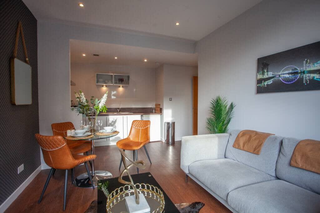 1 Bedroom Apartment in Very Central Location in 21 Oswald Street G1 4PE - Property image 2 - VivreStays