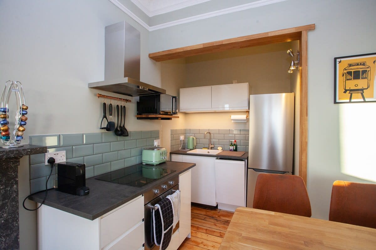 View Stylish flat in the heart of the West End in 4 Lawrence Street G11 5HQ Stylish flat in the heart of the West End in 4 Lawrence Street G11 5HQ - Property image 6 - VivreStays