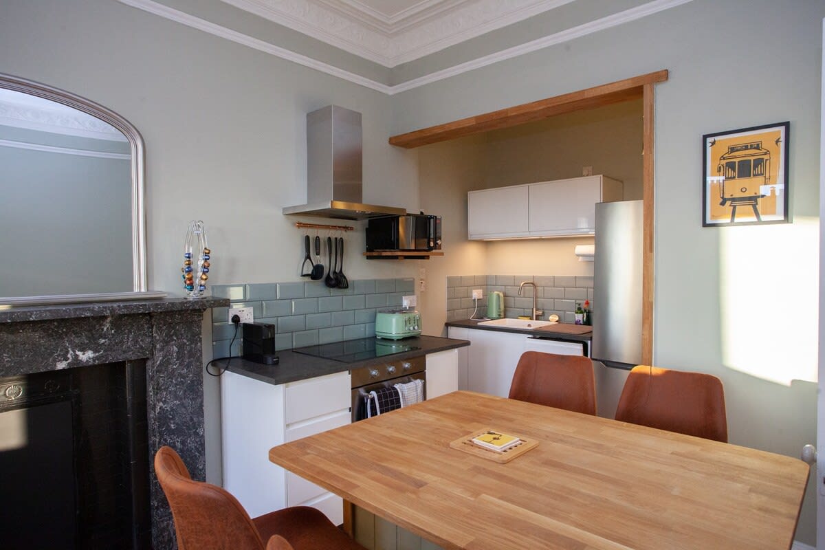 View Stylish flat in the heart of the West End in 4 Lawrence Street G11 5HQ Stylish flat in the heart of the West End in 4 Lawrence Street G11 5HQ - Property image 5 - VivreStays
