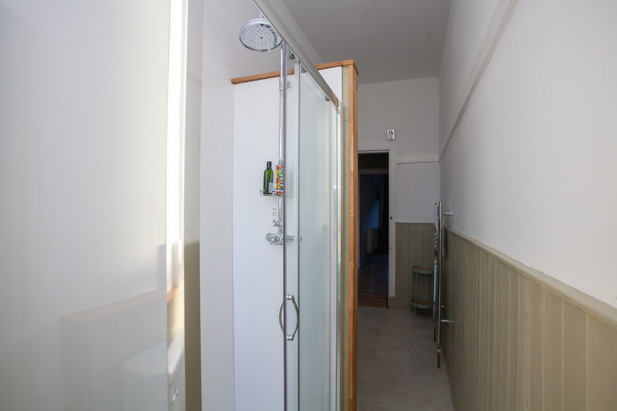 View Stylish flat in the heart of the West End in 4 Lawrence Street G11 5HQ Stylish flat in the heart of the West End in 4 Lawrence Street G11 5HQ - Property image 13 - VivreStays