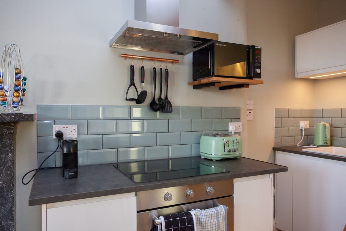 View Stylish flat in the heart of the West End in 4 Lawrence Street G11 5HQ Stylish flat in the heart of the West End in 4 Lawrence Street G11 5HQ - Property image 7 - VivreStays