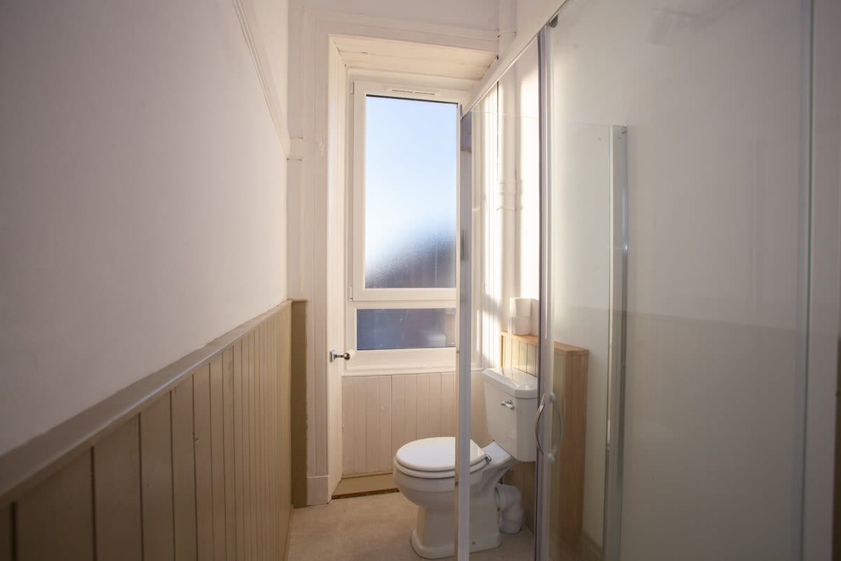 View Stylish flat in the heart of the West End in 4 Lawrence Street G11 5HQ Stylish flat in the heart of the West End in 4 Lawrence Street G11 5HQ - Property image 14 - VivreStays
