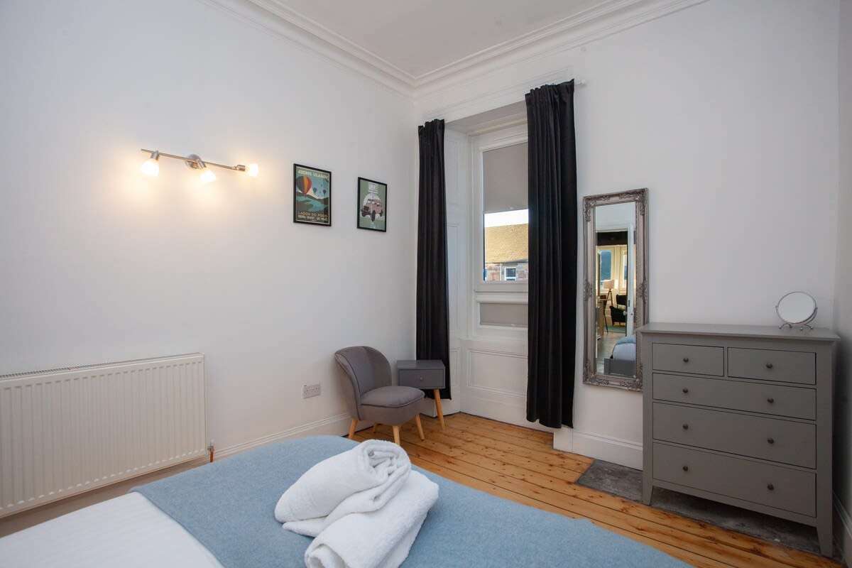 View Stylish flat in the heart of the West End in 4 Lawrence Street G11 5HQ Stylish flat in the heart of the West End in 4 Lawrence Street G11 5HQ - Property image 12 - VivreStays