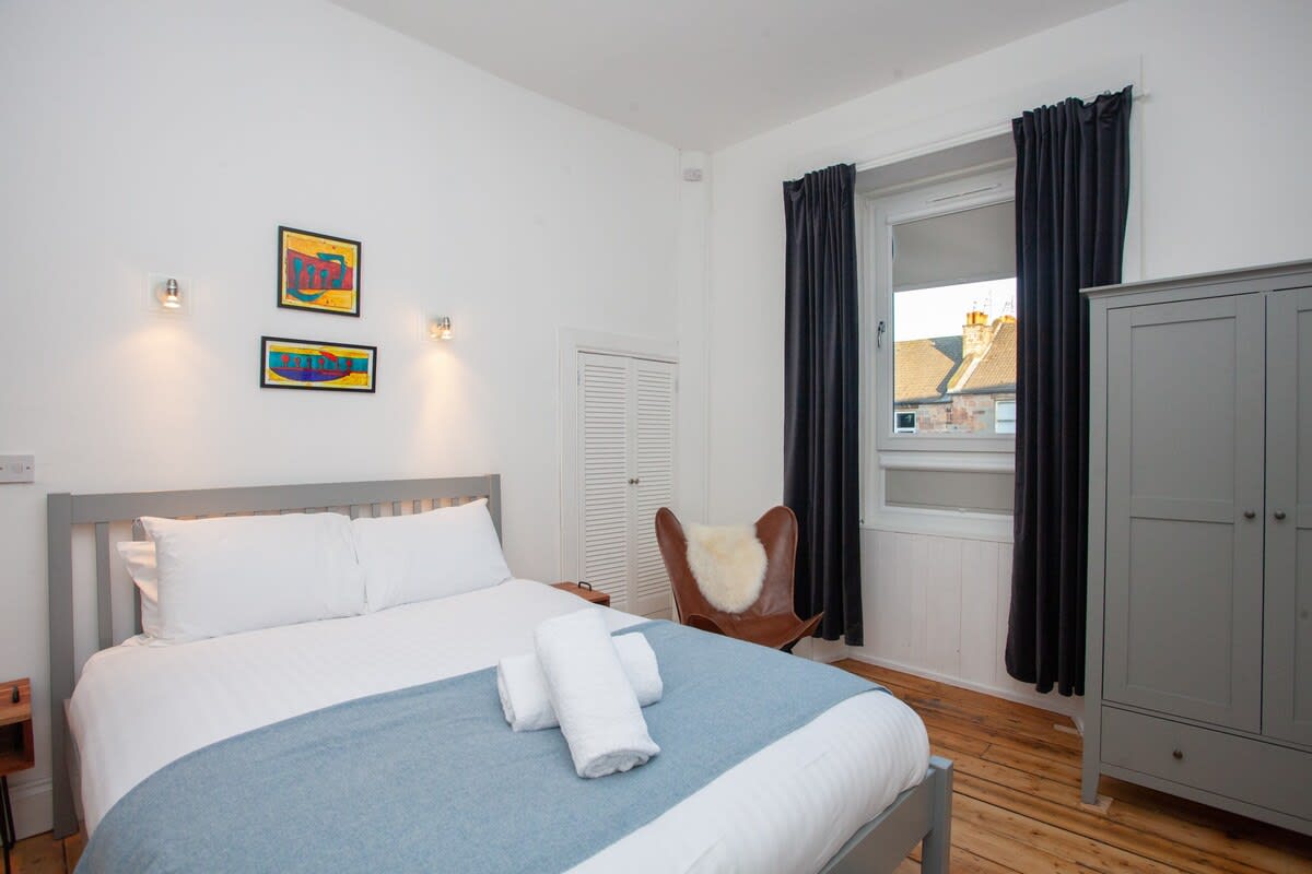 View Stylish flat in the heart of the West End in 4 Lawrence Street G11 5HQ Stylish flat in the heart of the West End in 4 Lawrence Street G11 5HQ - Property image 8 - VivreStays
