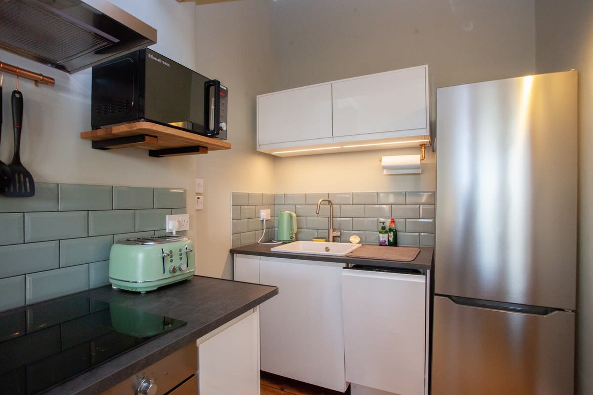 View Stylish flat in the heart of the West End in 4 Lawrence Street G11 5HQ Stylish flat in the heart of the West End in 4 Lawrence Street G11 5HQ - Property image 3 - VivreStays