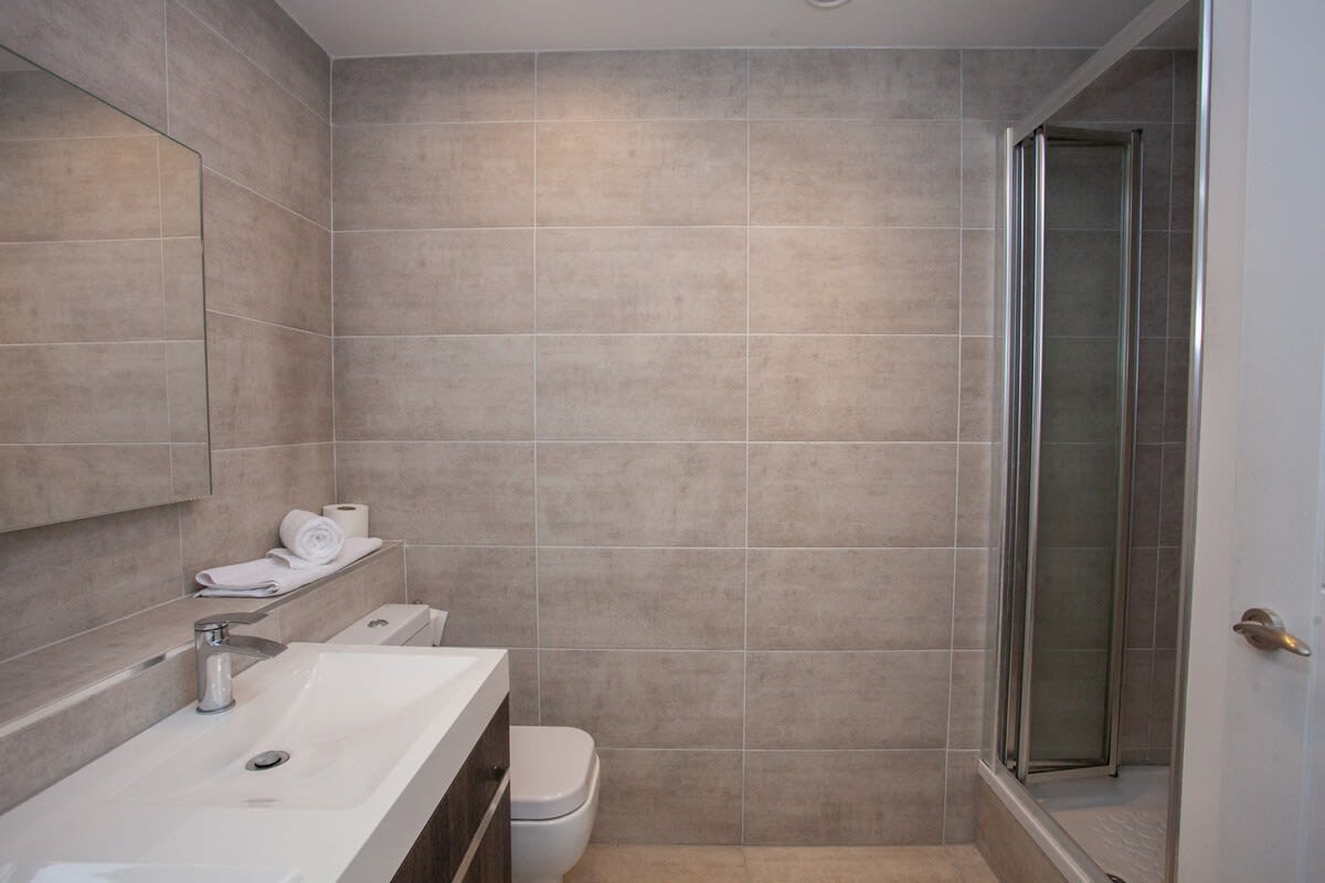Modern Riverside Flat in Glasgow City in 72 Lancefield Quay G3 8JF - Property image 10 - VivreStays