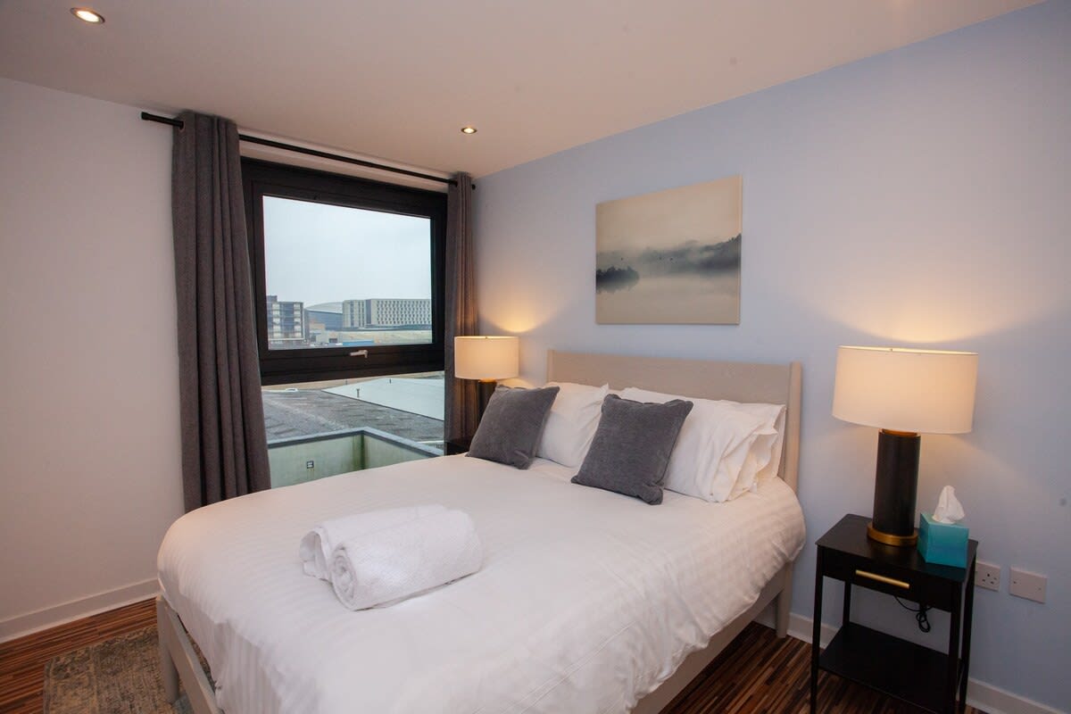 Modern Riverside Flat in Glasgow City in 72 Lancefield Quay G3 8JF - Property image 4 - VivreStays