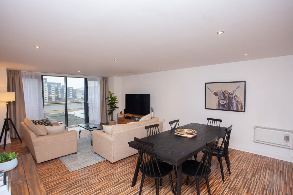 Modern Riverside Flat in Glasgow City in 72 Lancefield Quay G3 8JF - Property image 14 - VivreStays