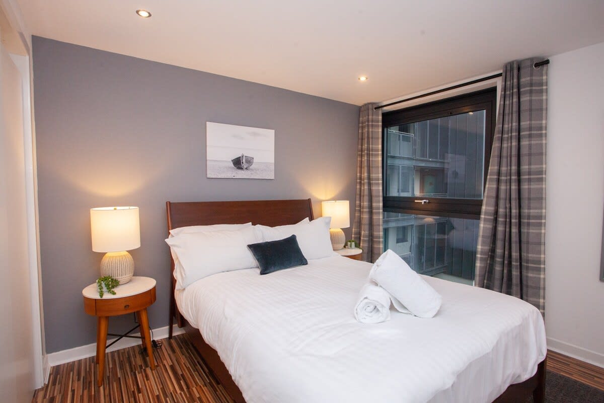 Modern Riverside Flat in Glasgow City in 72 Lancefield Quay G3 8JF - Property image 8 - VivreStays