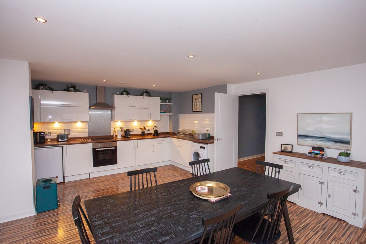 Modern Riverside Flat in Glasgow City in 72 Lancefield Quay G3 8JF - Property image 12 - VivreStays