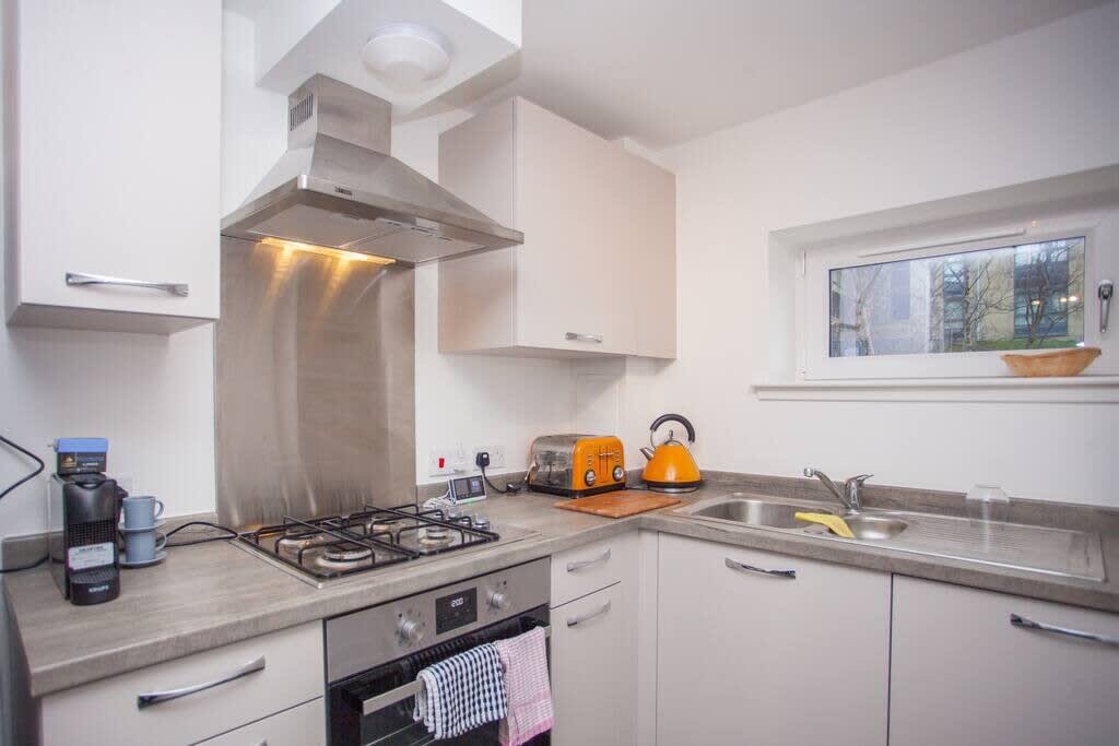 View Beautiful Flat with Panoramic Views over the City in 155 Buccleuch Street G3 6QN Beautiful Flat with Panoramic Views over the City in 155 Buccleuch Street G3 6QN - Property image 4 - VivreStays