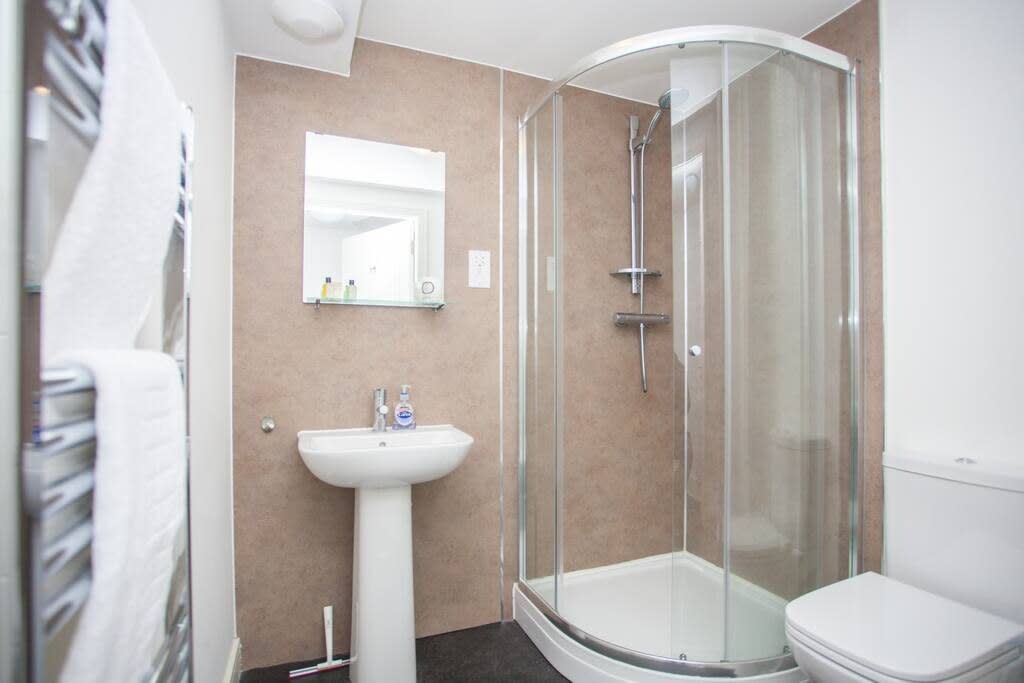 View Beautiful Flat with Panoramic Views over the City in 155 Buccleuch Street G3 6QN Beautiful Flat with Panoramic Views over the City in 155 Buccleuch Street G3 6QN - Property image 7 - VivreStays
