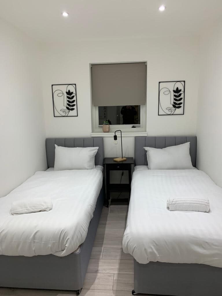 View Bright Central Flat with Balcony and Free Parking! in 68 Brown Street G2 8PD Bright Central Flat with Balcony and Free Parking! in 68 Brown Street G2 8PD - Property image 6 - VivreStays