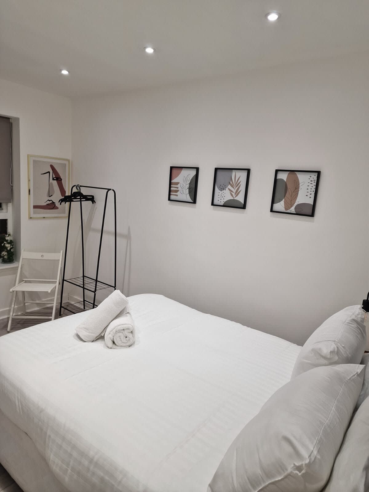 View Bright Central Flat with Balcony and Free Parking! in 68 Brown Street G2 8PD Bright Central Flat with Balcony and Free Parking! in 68 Brown Street G2 8PD - Property image 9 - VivreStays