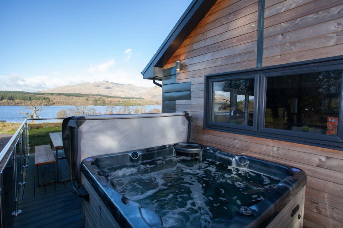 Loch Awe Lodge with Stunning Views Ardbrecknish in Ardbrecknish PA33 1BH - Property image 30 - VivreStays