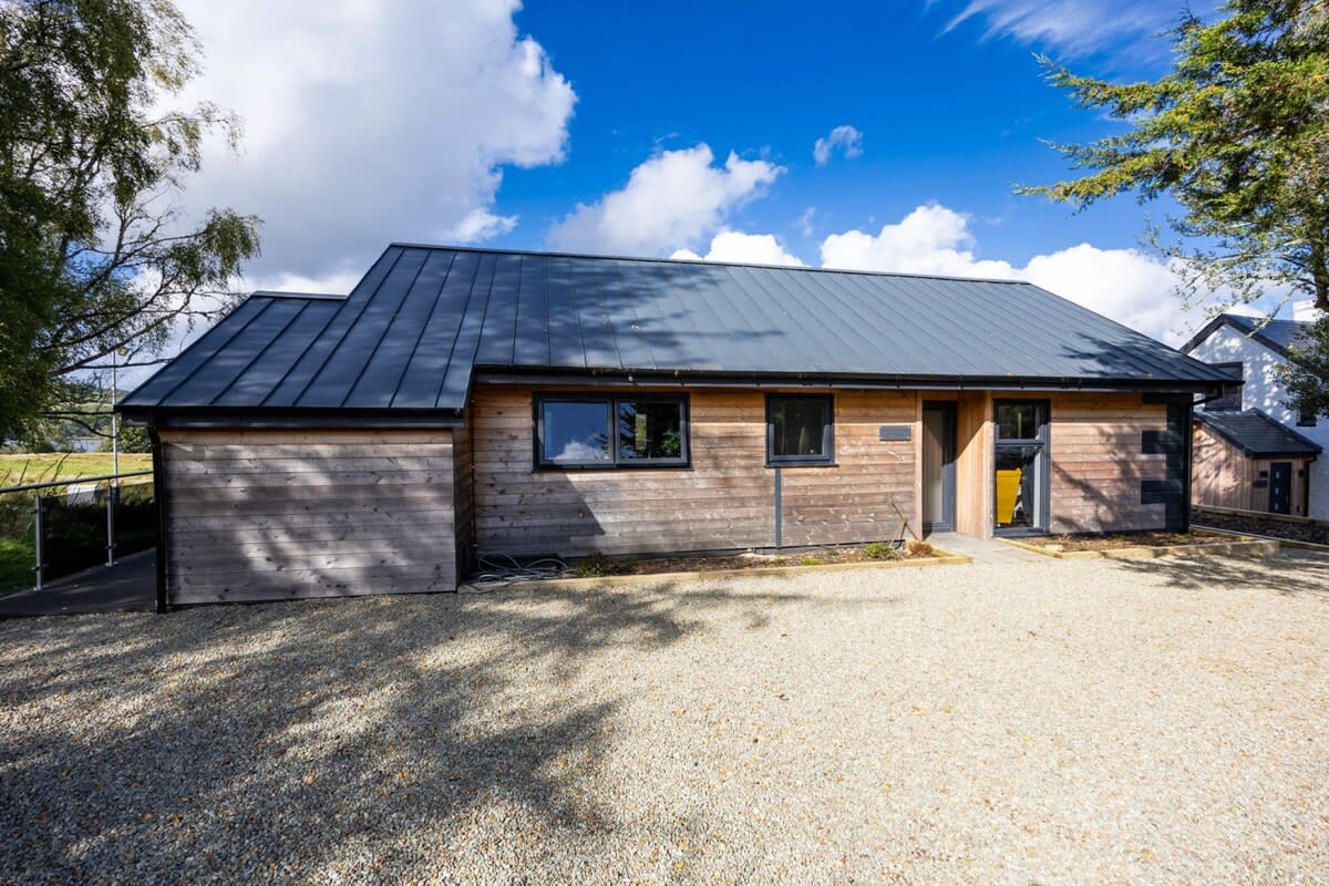 Loch Awe Lodge with Stunning Views Ardbrecknish in Ardbrecknish PA33 1BH - Property image 23 - VivreStays