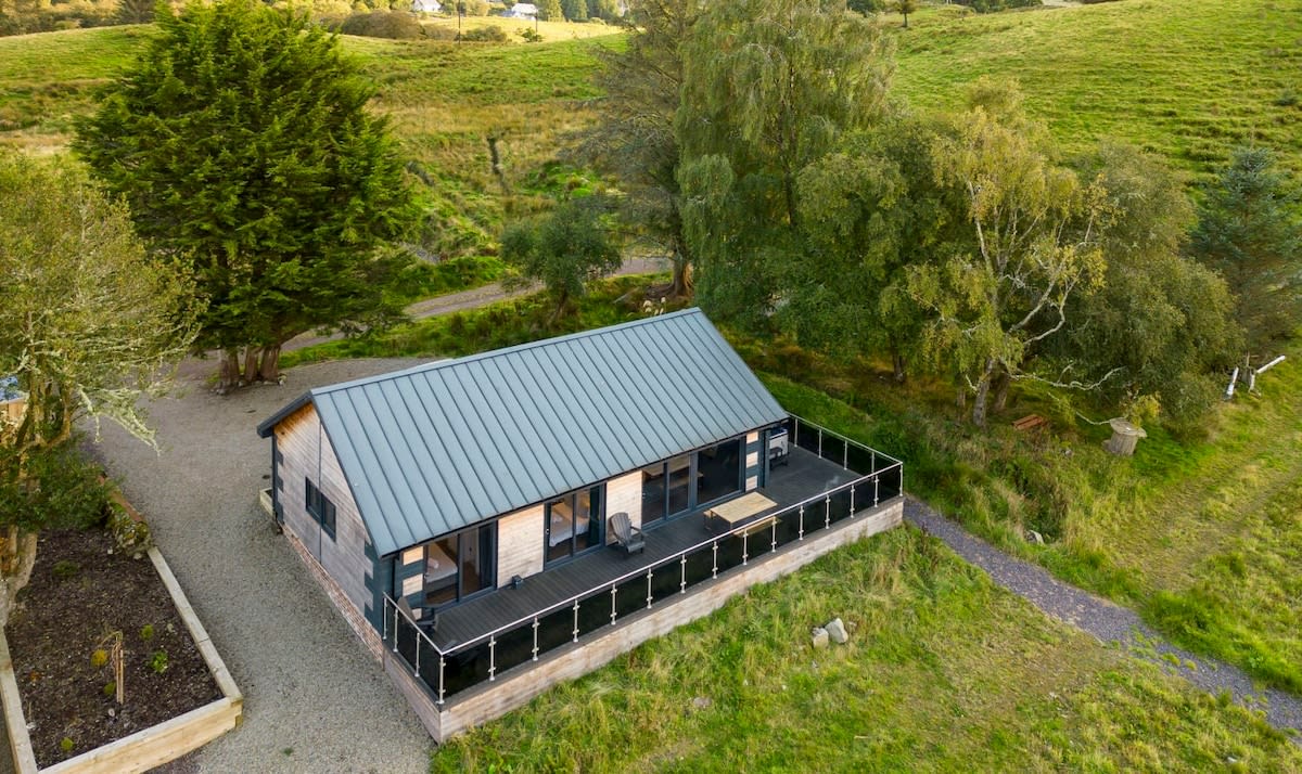 Loch Awe Lodge with Stunning Views Ardbrecknish in Ardbrecknish PA33 1BH - Property image 3 - VivreStays
