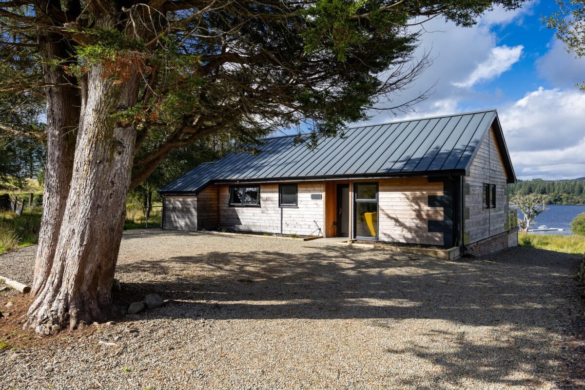 Loch Awe Lodge with Stunning Views Ardbrecknish in Ardbrecknish PA33 1BH - Property image 49 - VivreStays