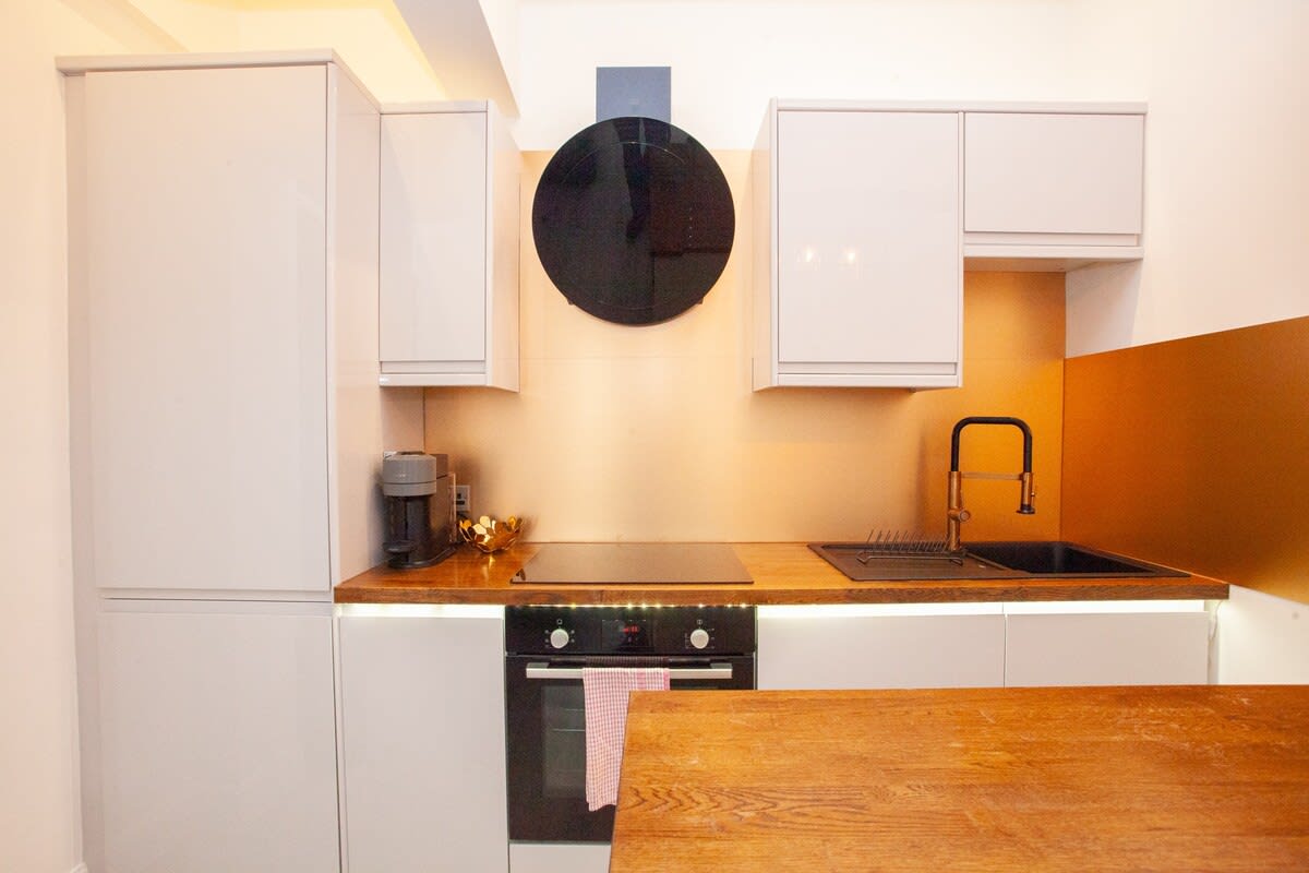 Spacious Modern Apartment in Glasgow West End in 38 Thornwood Avenue G11 7QY - Property image 3 - VivreStays