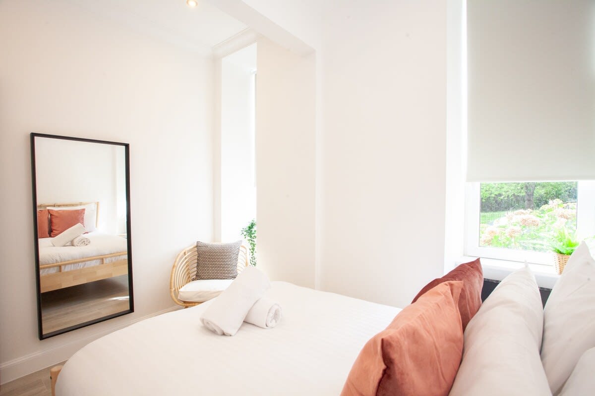 Spacious Modern Apartment in Glasgow West End in 38 Thornwood Avenue G11 7QY - Property image 12 - VivreStays