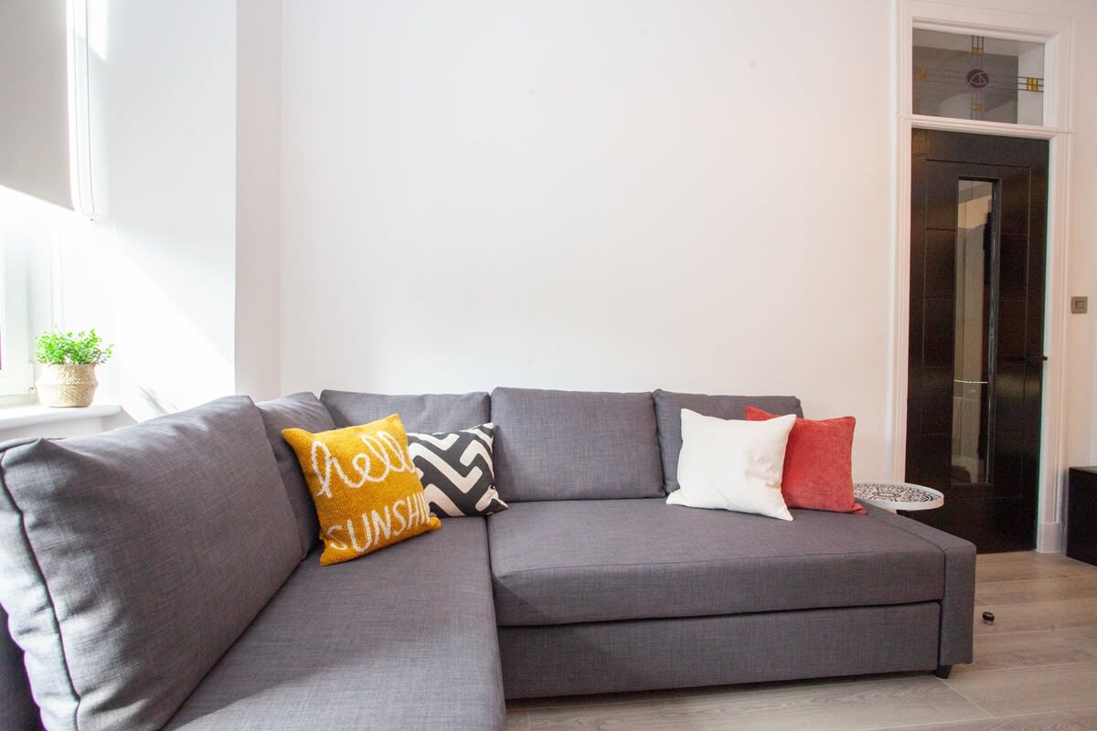 Spacious Modern Apartment in Glasgow West End in 38 Thornwood Avenue G11 7QY - Property image 7 - VivreStays