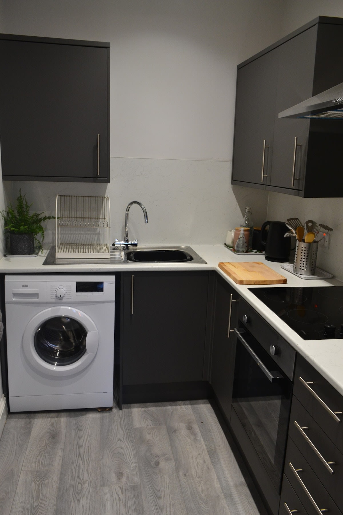 2 Bedroom Oasis in Glasgow City Centre in 8 Hill Street G3 6RN - Property image 2 - VivreStays