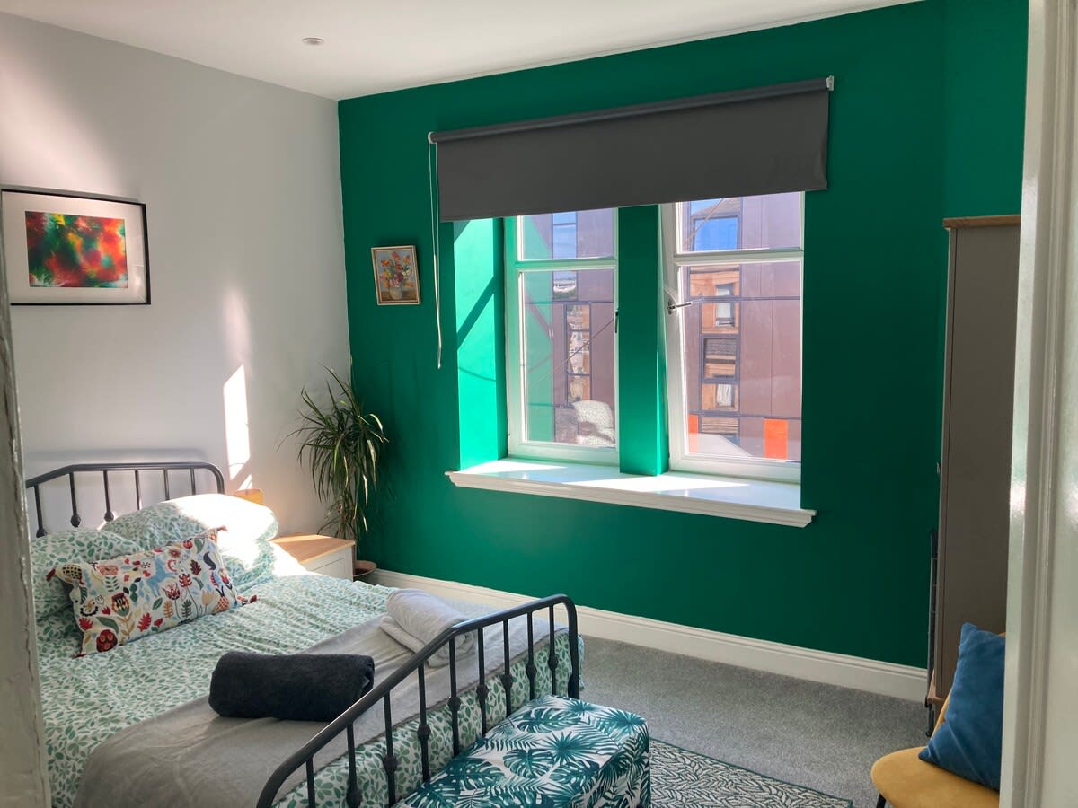 2 Bedroom Oasis in Glasgow City Centre in 8 Hill Street G3 6RN - Property image 11 - VivreStays