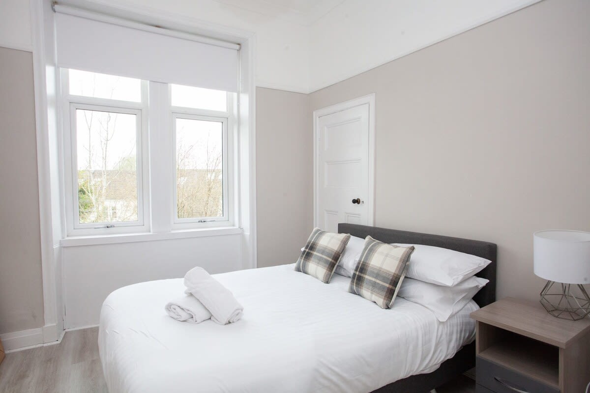 Charming 2 Bed Flat in Giffnock in 206 Fenwick Road G46 6UE - Property image 15 - VivreStays