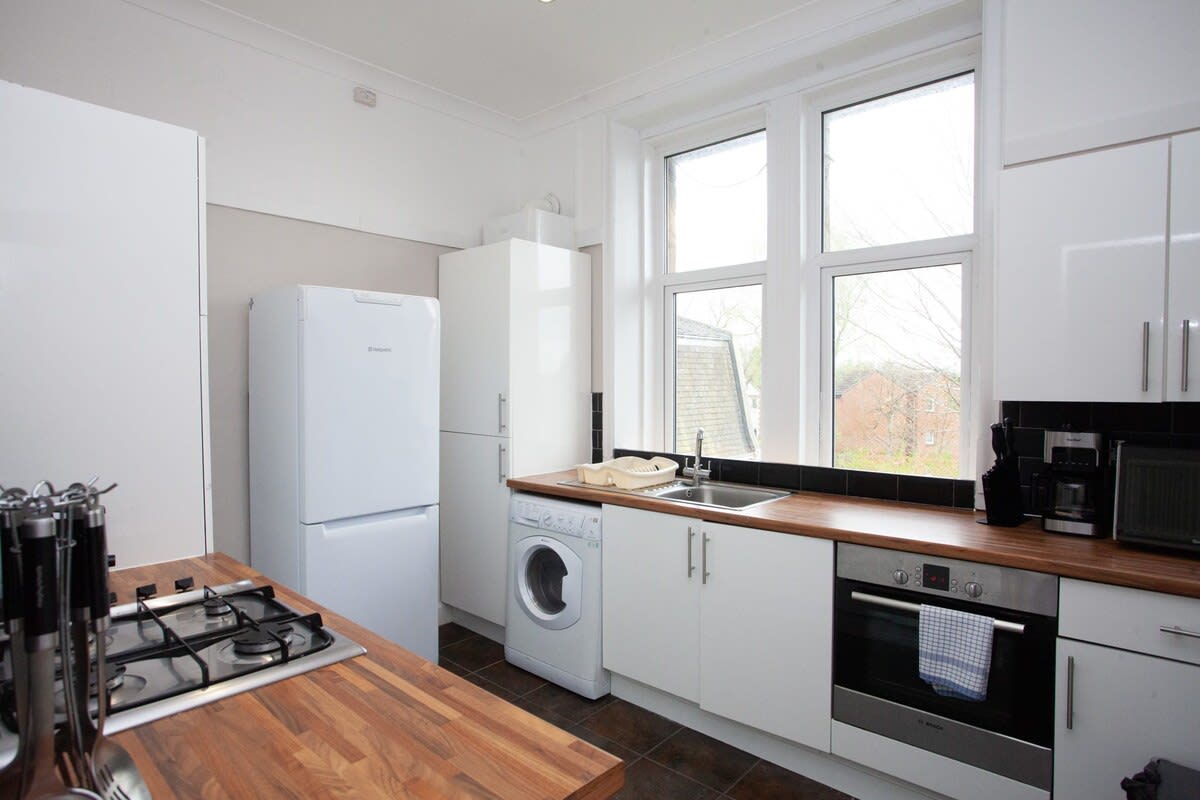 Charming 2 Bed Flat in Giffnock in 206 Fenwick Road G46 6UE - Property image 7 - VivreStays