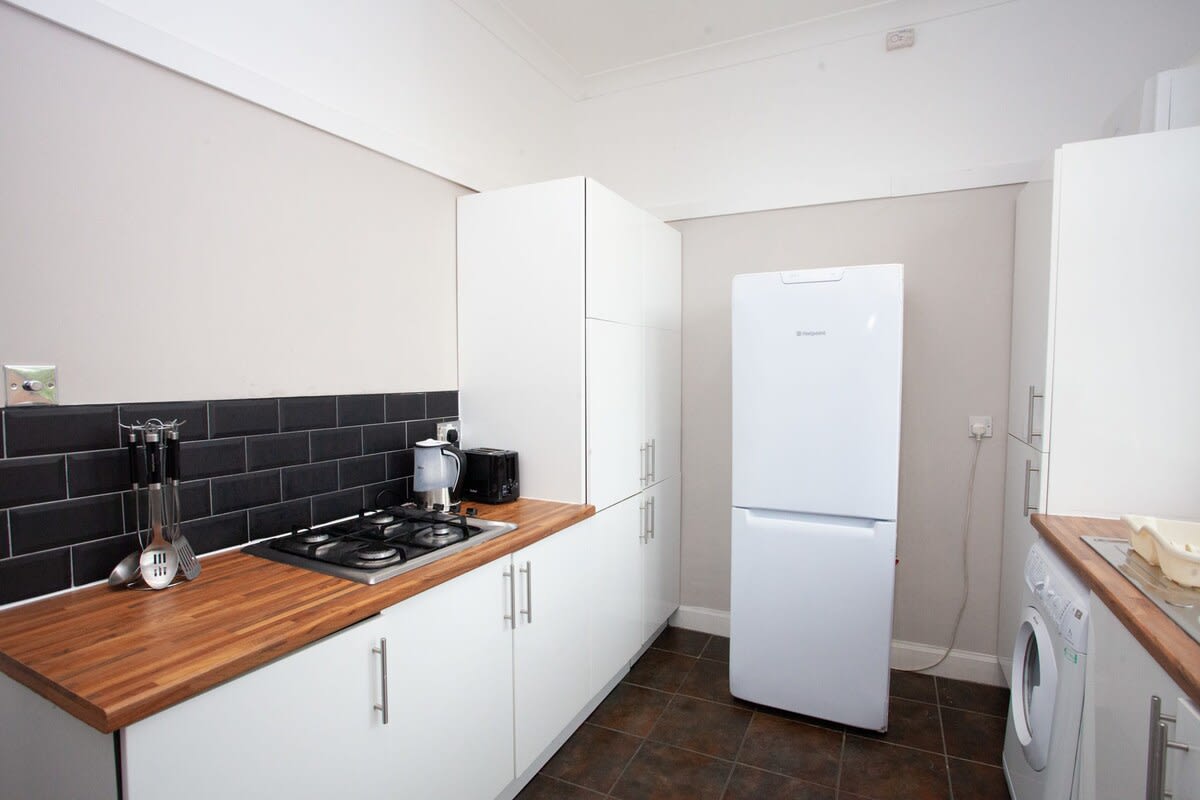 Charming 2 Bed Flat in Giffnock in 206 Fenwick Road G46 6UE - Property image 8 - VivreStays