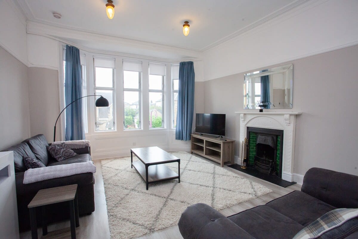 Charming 2 Bed Flat In Giffnock - Glasgow