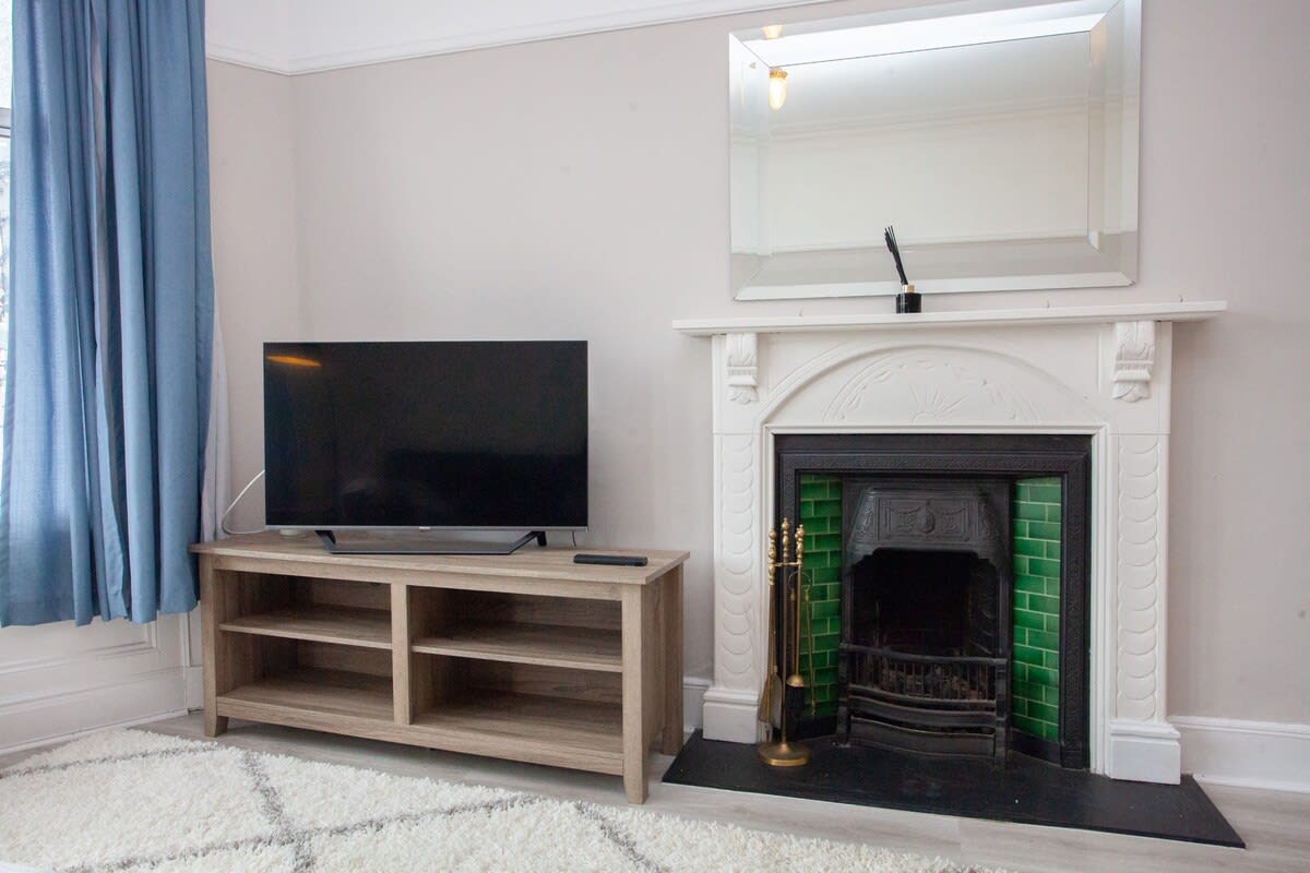 Charming 2 Bed Flat in Giffnock in 206 Fenwick Road G46 6UE - Property image 6 - VivreStays
