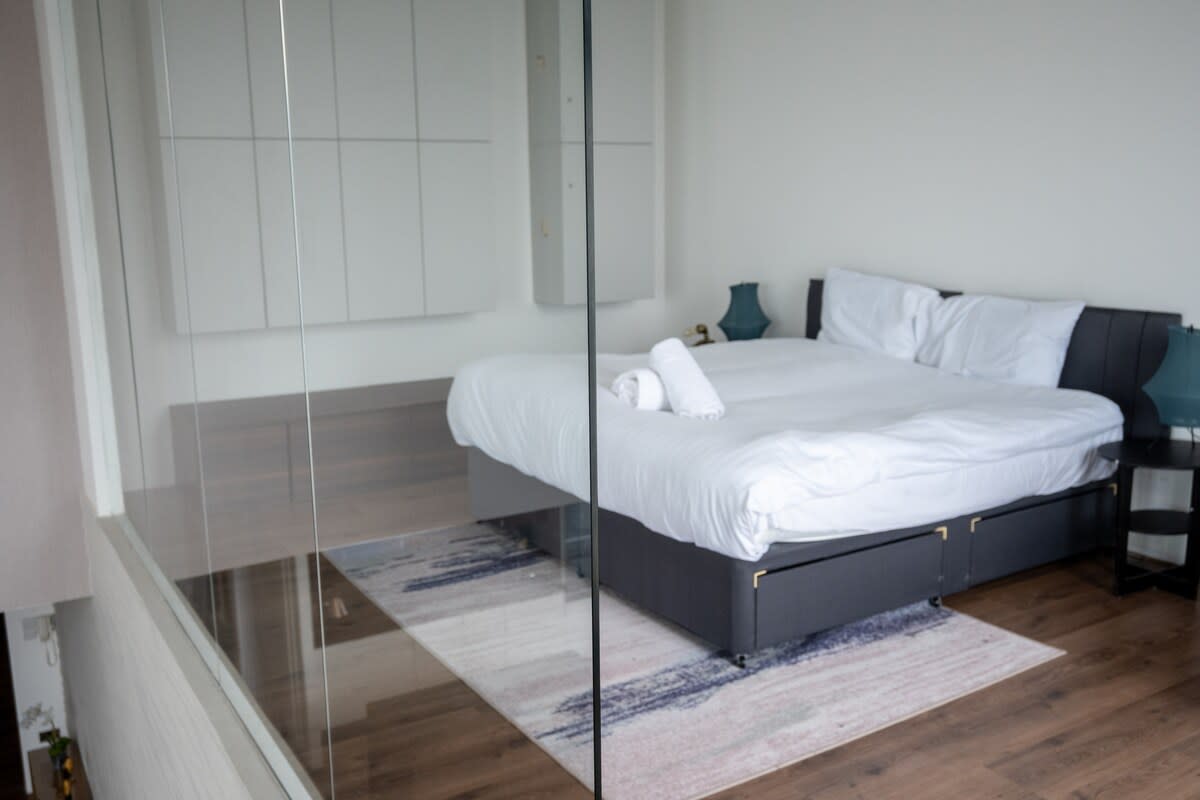 Trendy 3-Bed Flat with River Views Glasgow in 11 Castlebank Place G11 6BJ - Property image 7 - VivreStays