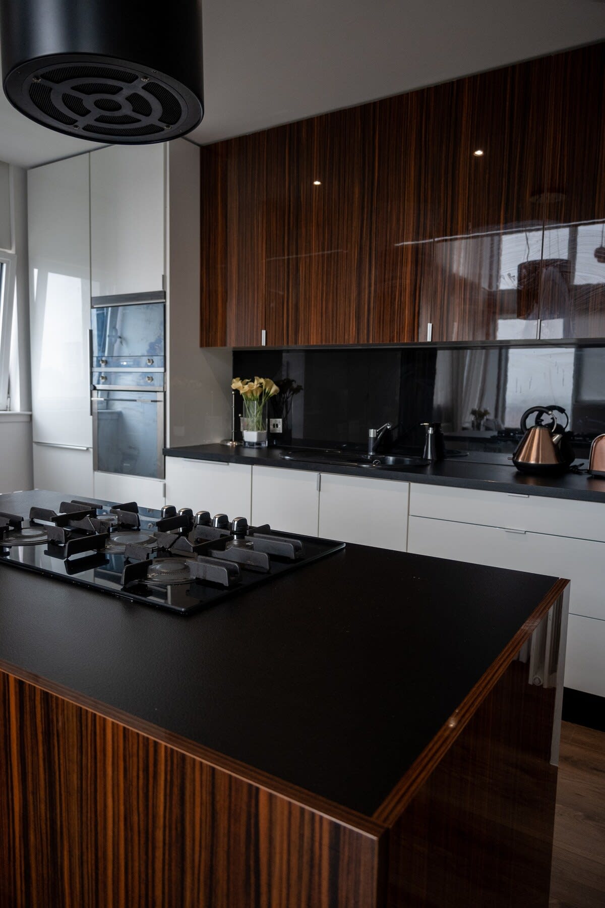 Trendy 3-Bed Flat with River Views Glasgow in 11 Castlebank Place G11 6BJ - Property image 14 - VivreStays