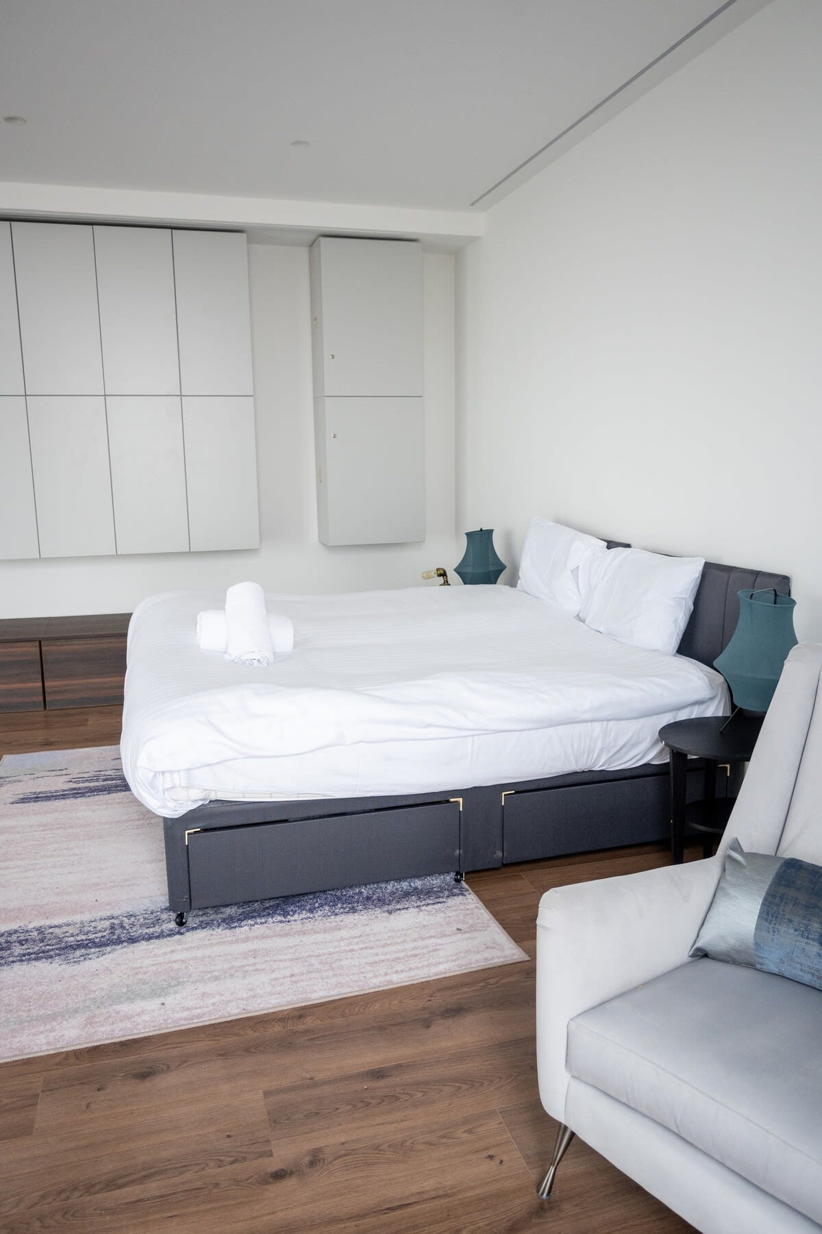 Trendy 3-Bed Flat with River Views Glasgow in 11 Castlebank Place G11 6BJ - Property image 5 - VivreStays