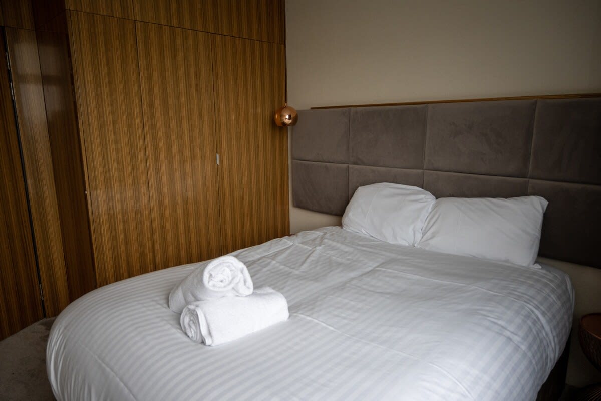 Trendy 3-Bed Flat with River Views Glasgow in 11 Castlebank Place G11 6BJ - Property image 11 - VivreStays