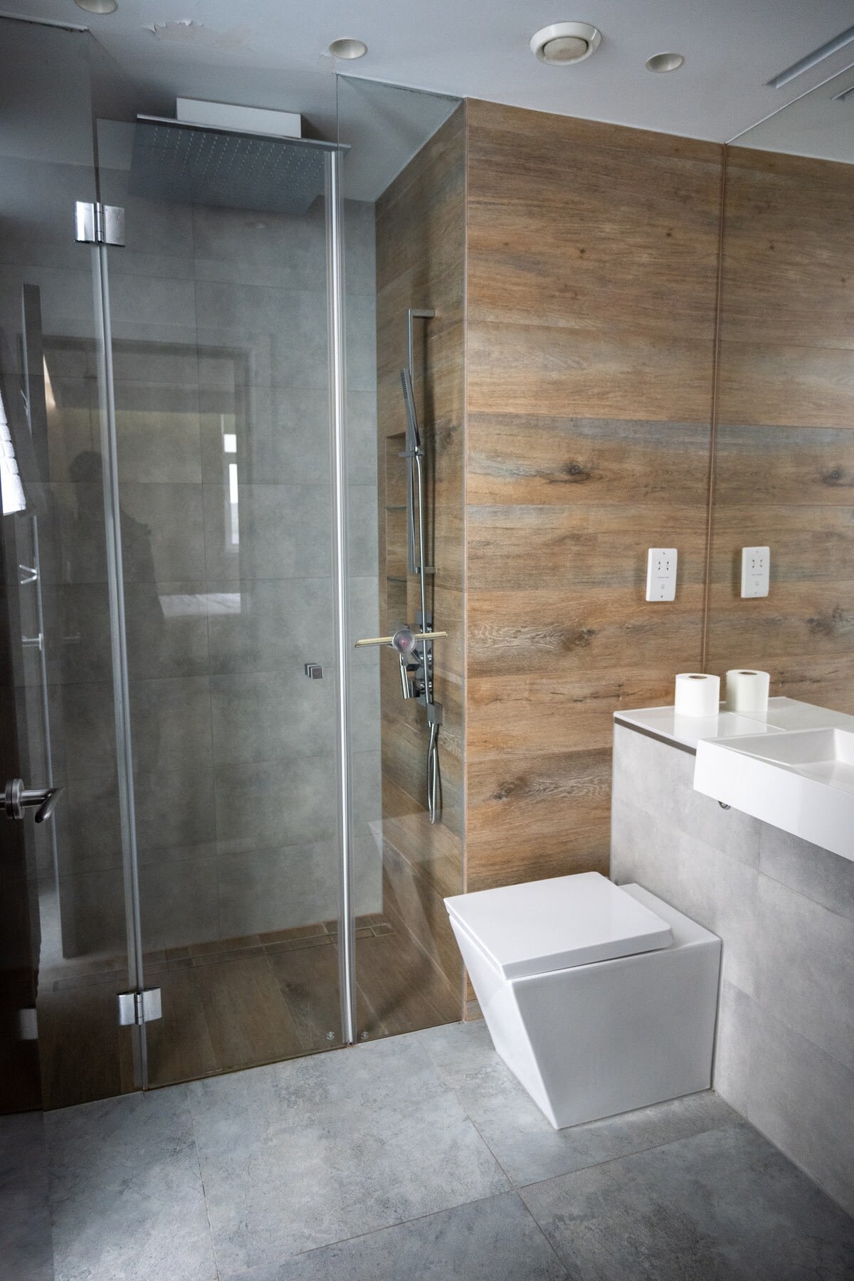 Trendy 3-Bed Flat with River Views Glasgow in 11 Castlebank Place G11 6BJ - Property image 15 - VivreStays