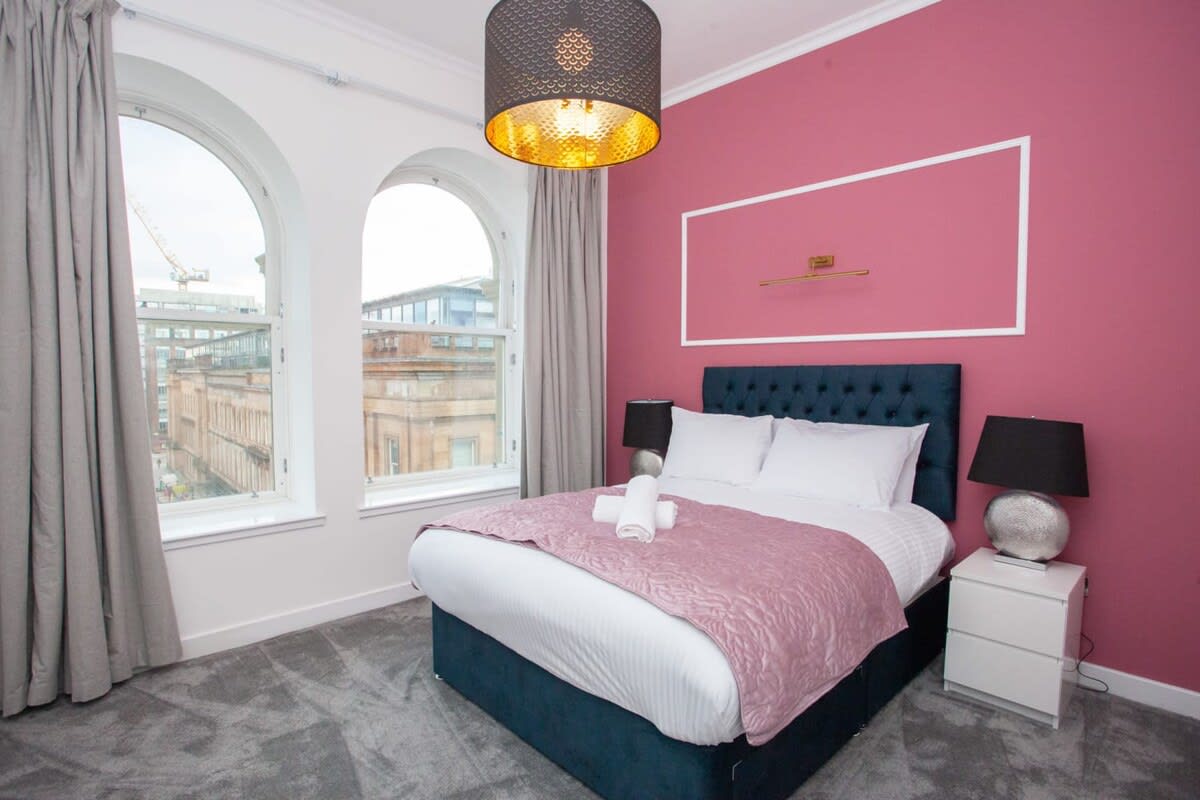 View Stylish Central Apartment with Parking in Ingram Street 140 G1 1EJ Stylish Central Apartment with Parking in Ingram Street 140 G1 1EJ - Property image 13 - VivreStays