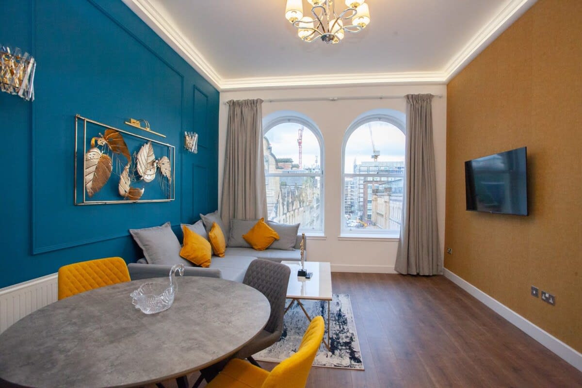 View Stylish Central Apartment with Parking in Ingram Street 140 G1 1EJ Stylish Central Apartment with Parking in Ingram Street 140 G1 1EJ - Property image 7 - VivreStays